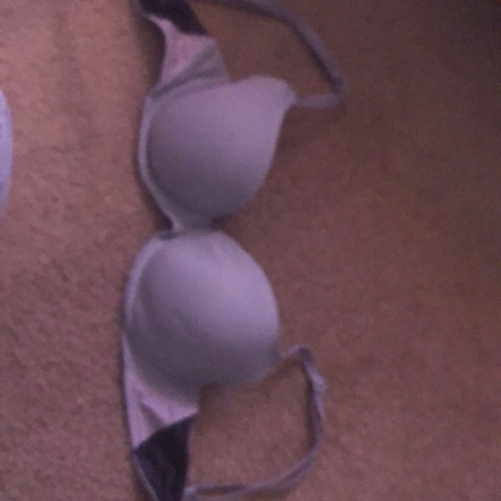 VS pink bra